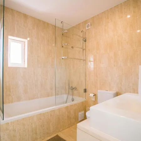 Guestready - Campolide Boho Terrace Duplex 4 Bedrooms Lägenhet